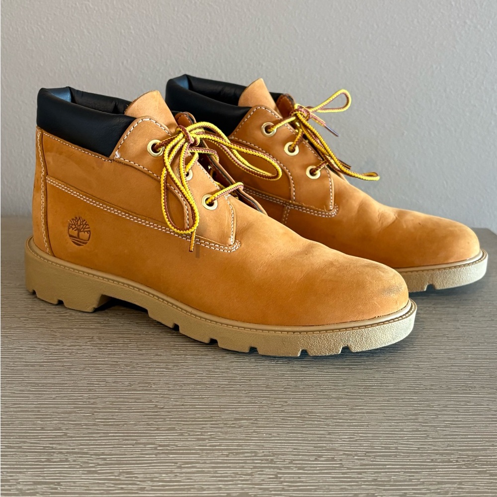 Timberland Wheat Nubuck Chukka Boots - size 5